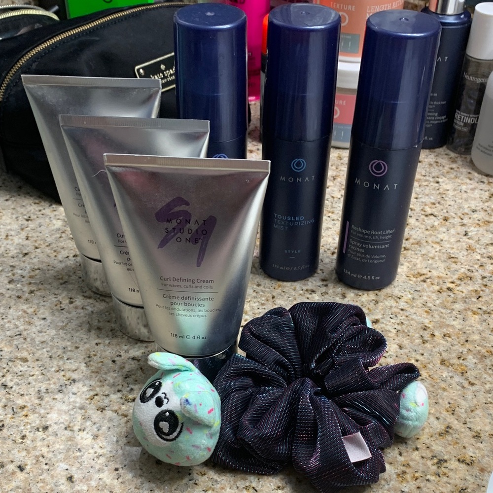 Monat Hair Care Set with Scrunchie
